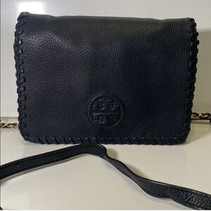 Tory Burch Marion Whipstitch
Crossbody black leather